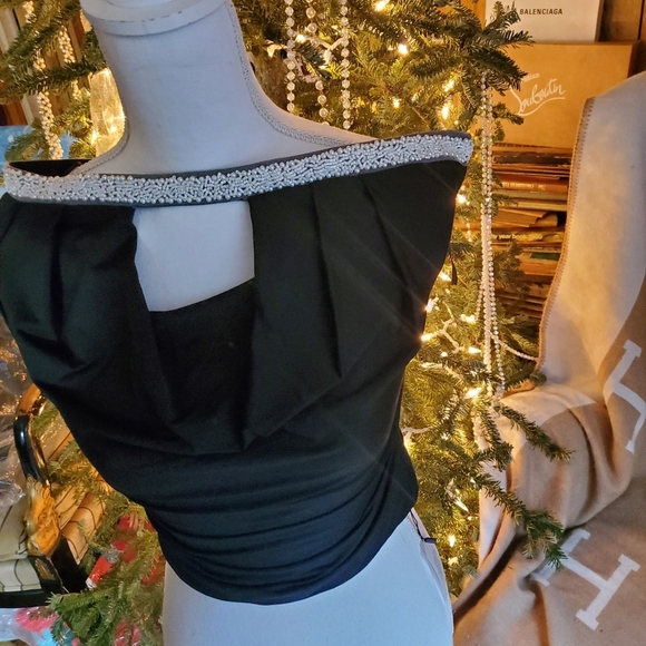 New Showpo Revolve HALTER pearl NECKLINE Keyhole TOP IN BLACK sz XS ruched - Picture 3 of 13